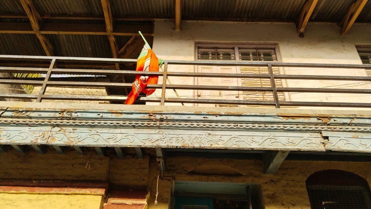 Decorative railings with wooden cornice and metal elements found both in the interior and exterior of the house. (Source: CKA Archives)