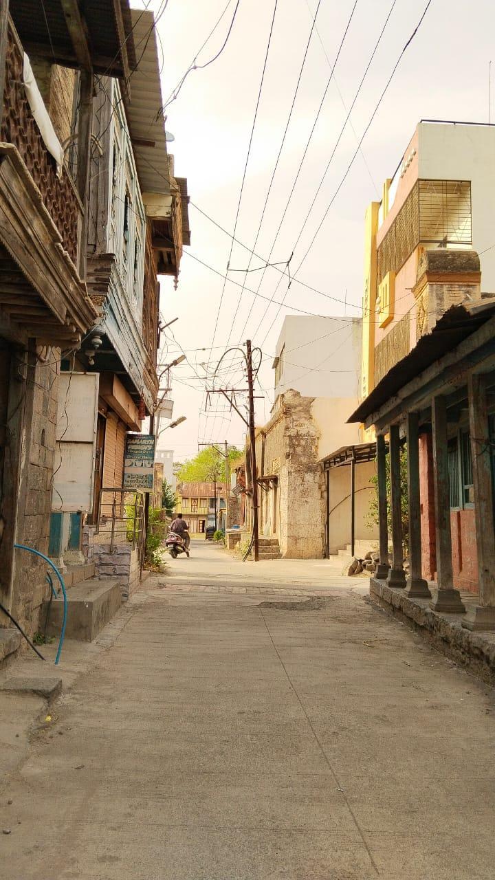 The old residential structures and the intimate character of the lanes of Shimpi Galli. (Source: CKA Archives)