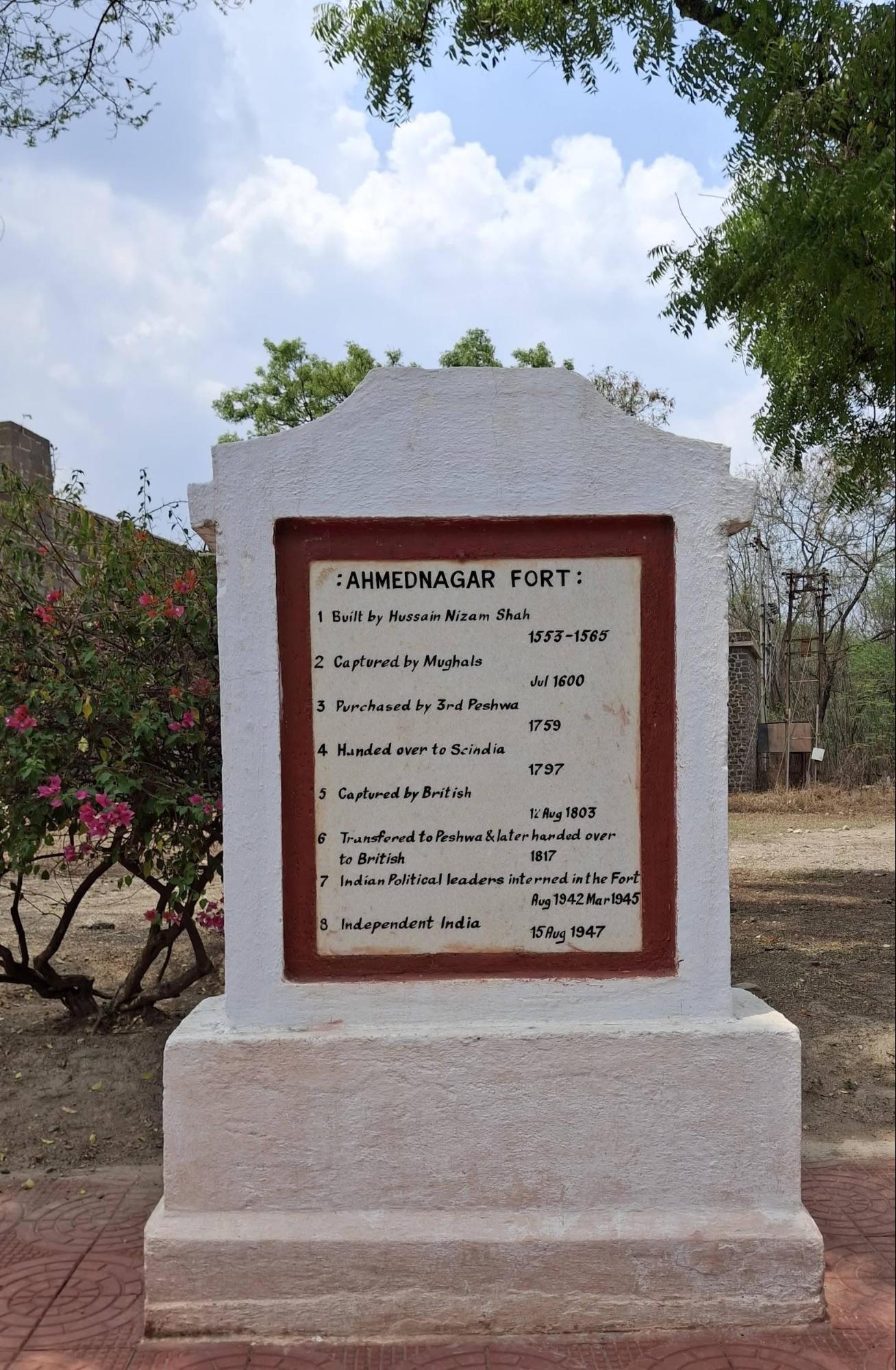 An interpretive panel showcasing the tumultuous political history of the Ahmednagar fort in Bhingar.  (Source: CKA Archives)