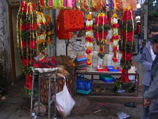 A shop selling trinkets at Shirdi market  (Source: CKA Archives)