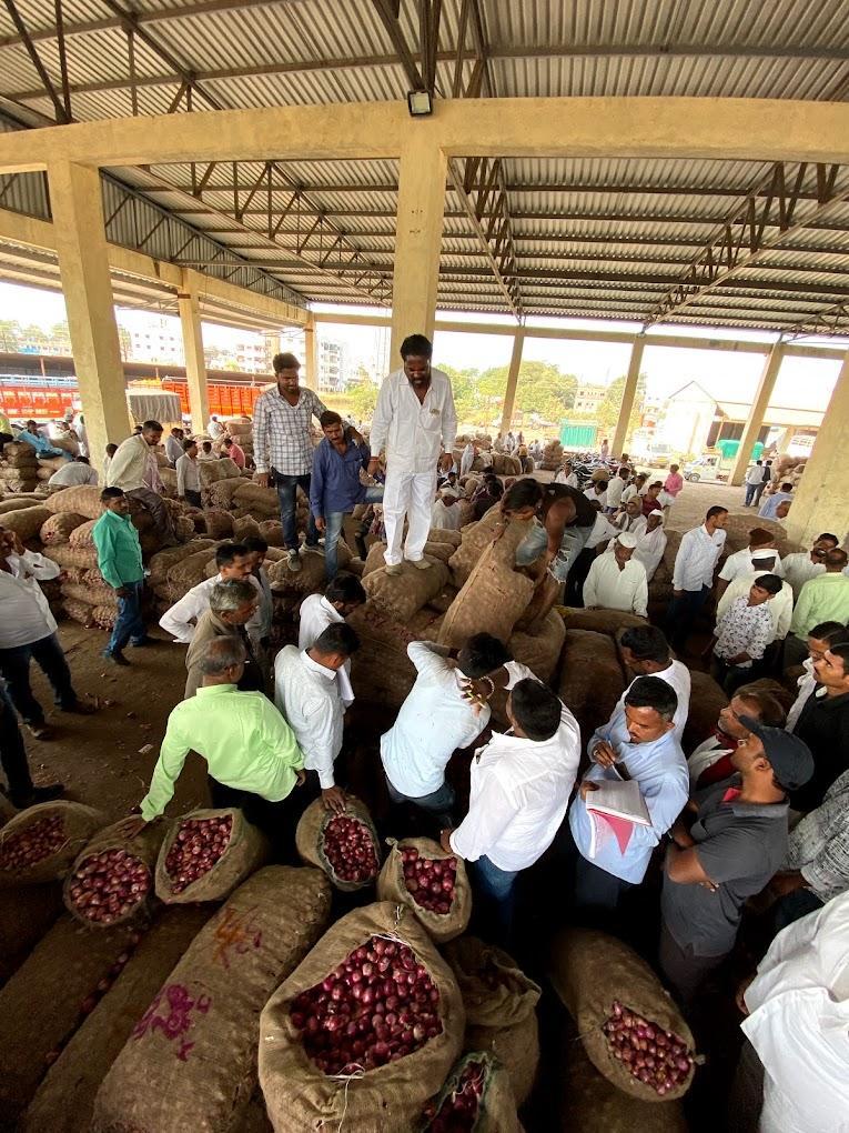 Onion Sellers at the Shivkrupa Trading Company in Parner  (Source: CKA Archives)