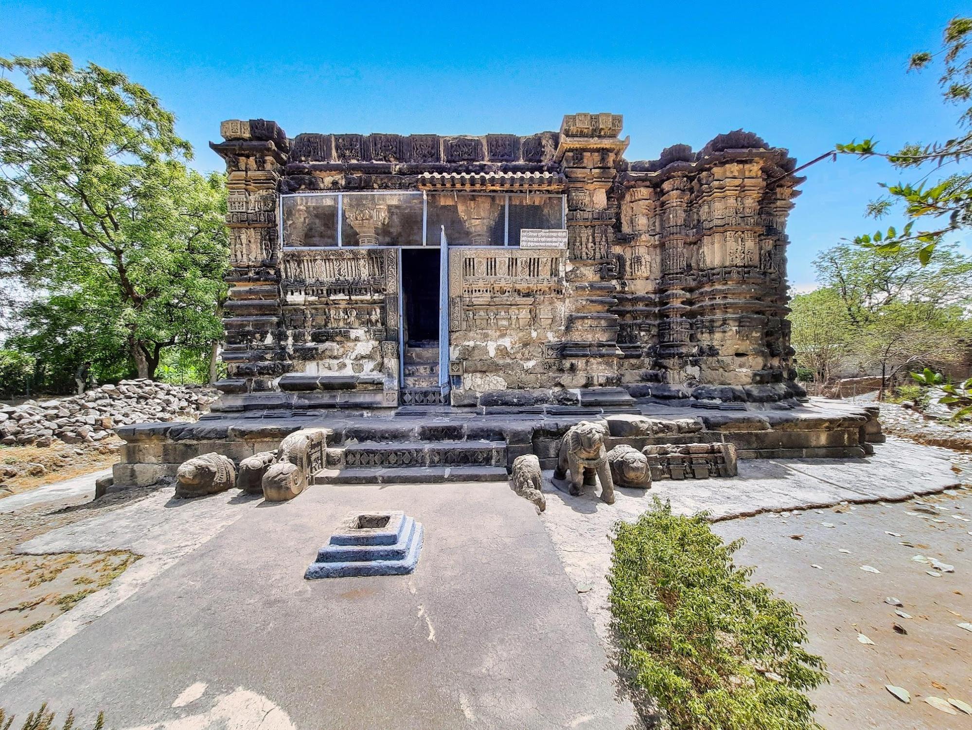 Entrance of the Kalanka Devi Mandir, built in black stone, showcasing the Hemadpanthi style and facing north. (Source: Purattatva)[1]