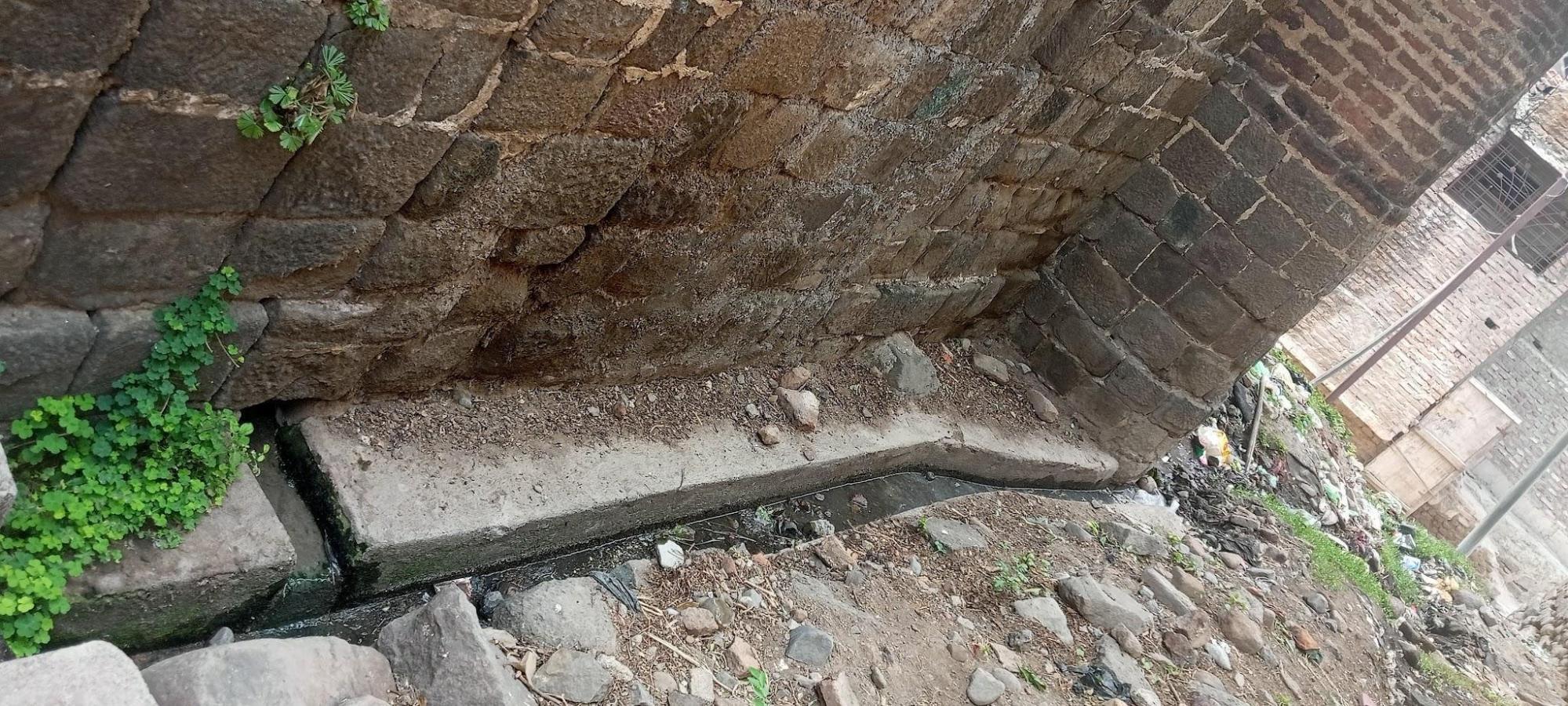 The old waste waterway, used for drainage and possibly to water a traditional Parasbaug (kitchen garden). This system was common in older homes. (Source: CKA Archives)