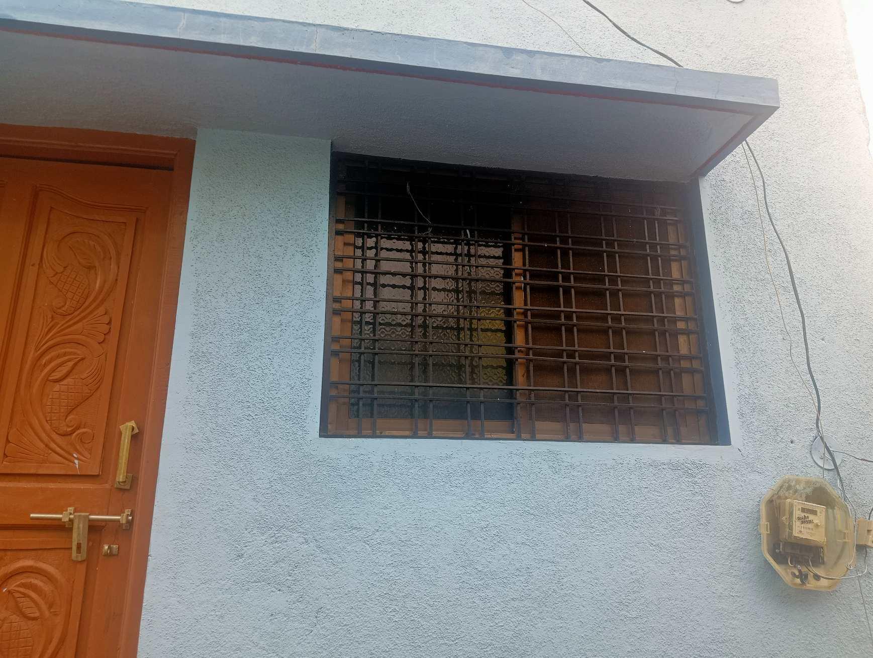 Window with MS grills and aluminium sliding doors. This window is in stark contrast with the decorative windows used in other houses. (Source: CKA Archives)