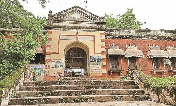 Tehsil Office at the Balapur Fort was built during the British era[4]