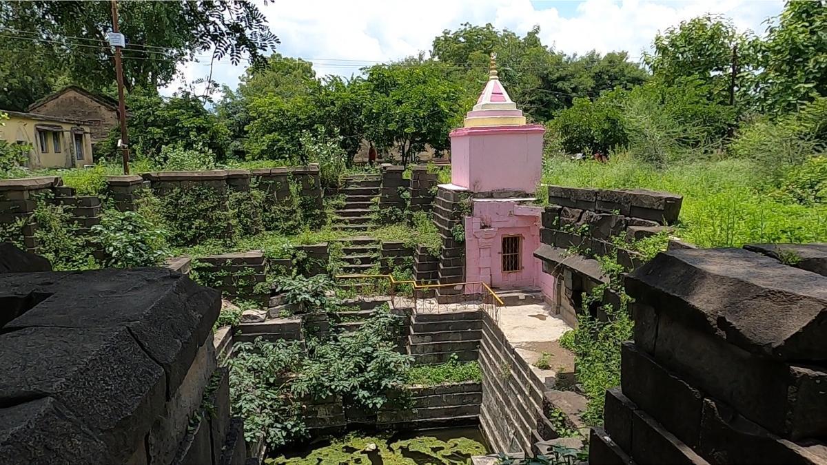 The entrance of the Kalanka Devi Mandir[7]