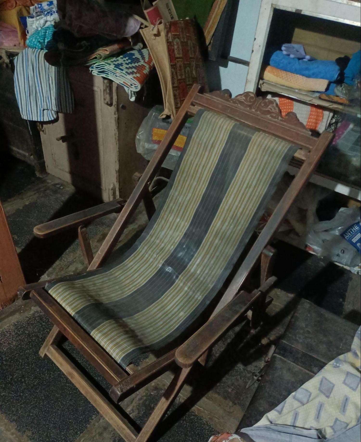 Another view of the foldable Baithak, also known as the aaram khurchi. (Source: CKA Archives)