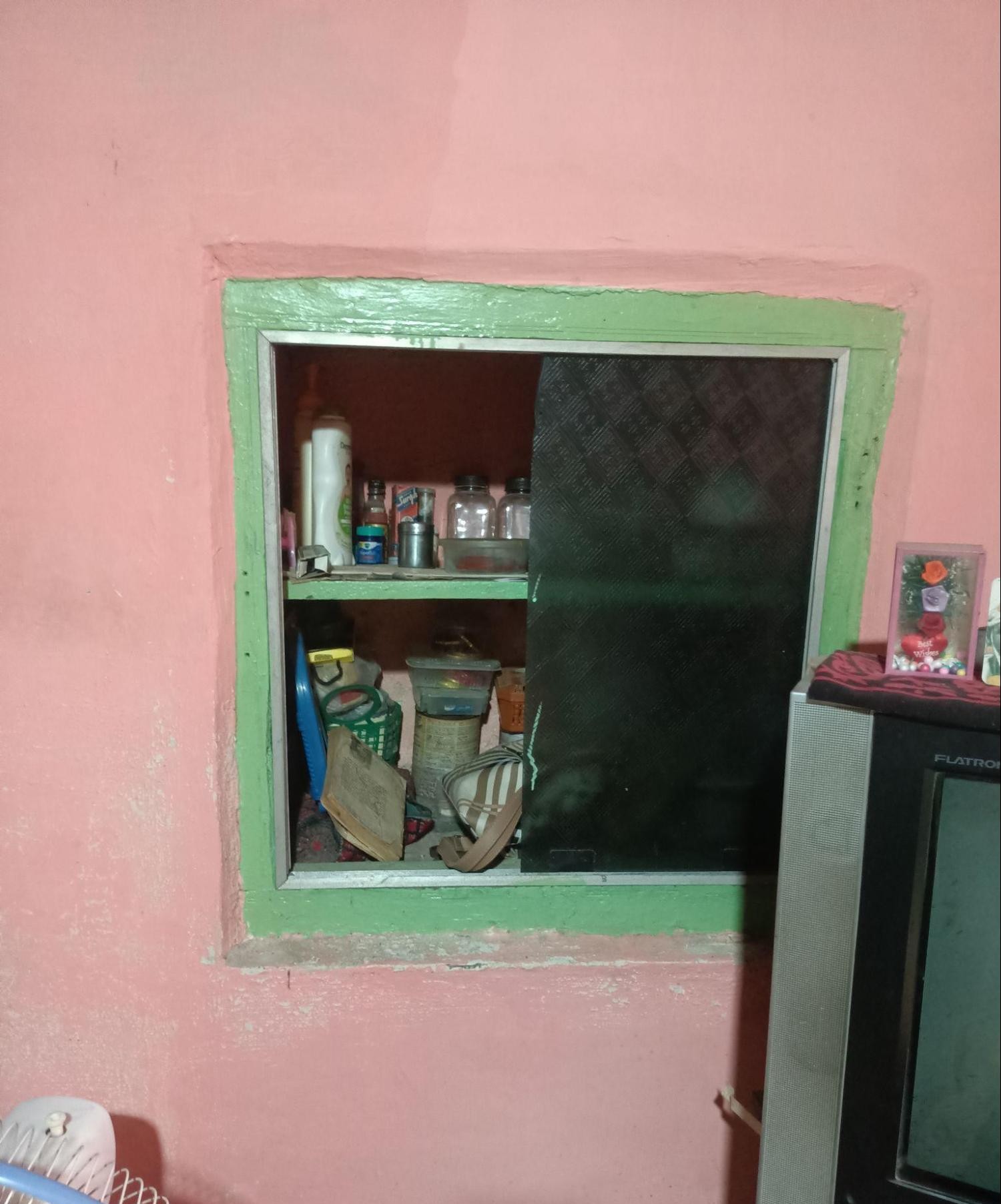 Kanode or Wall-mounted shelves are a typical feature in local architecture of old homes across many regions of India, used for both storage and display. (Source: CKA Archives)