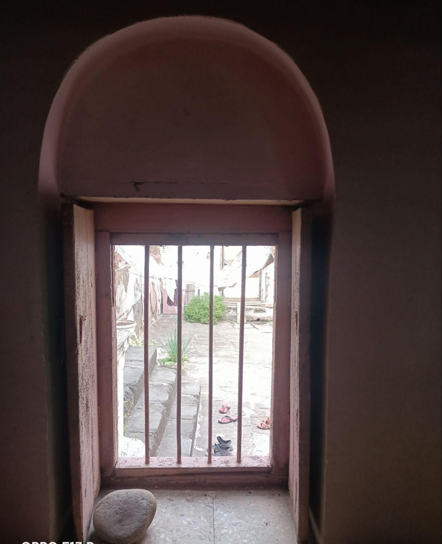 Stones are used as stoppers for the window doors. The lower positioning of the window suggests it may have been designed for improved ventilation. (Source: CKA Archives)