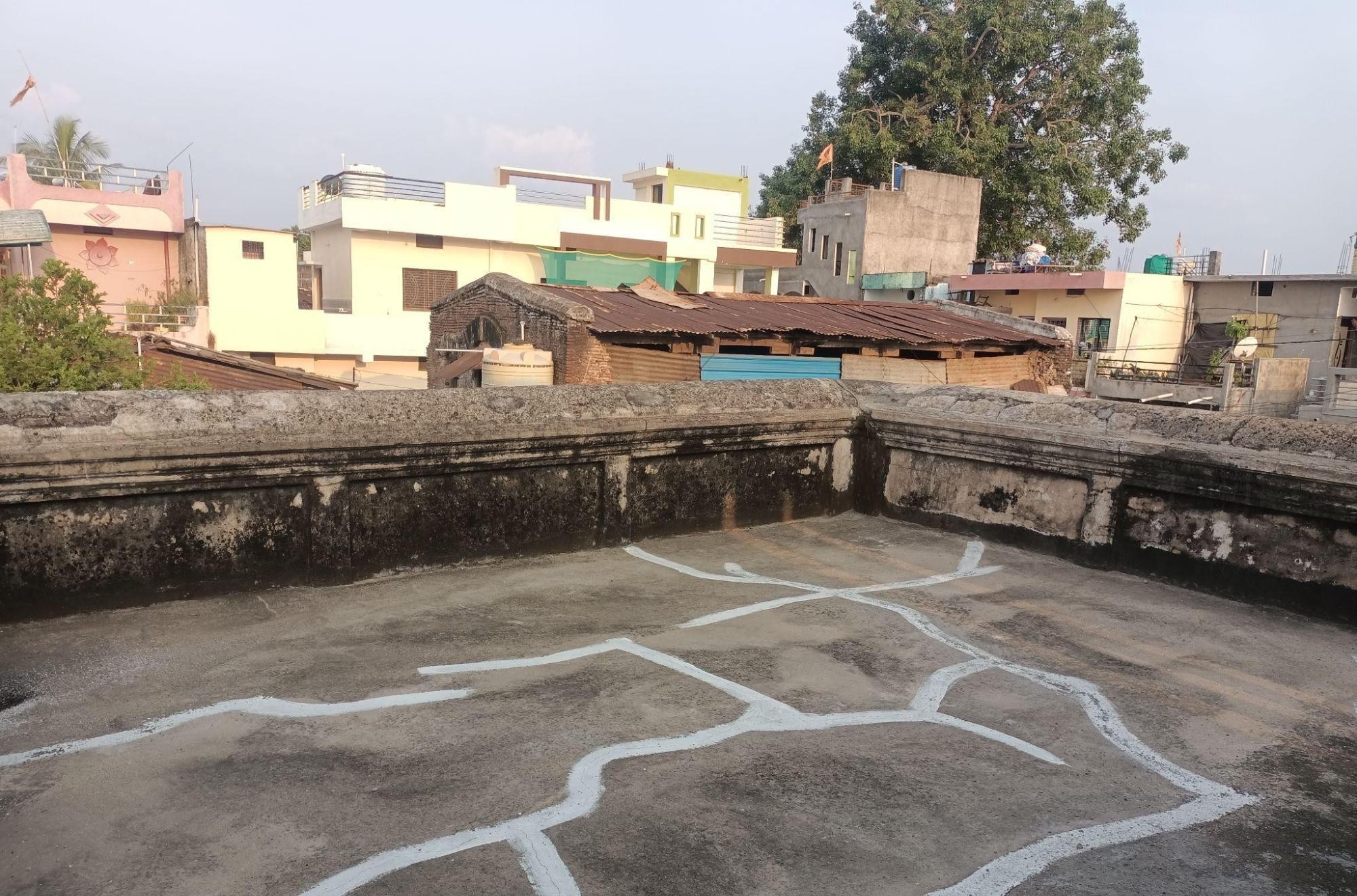 The parapet walls of the house i.e. colloquially referred to as ‘mundale.’ (Source: CKA Archives)