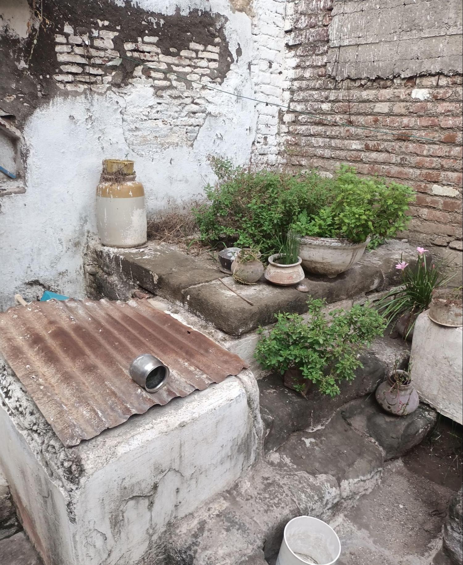 Water storage for domestic use. (Source: CKA Archives)