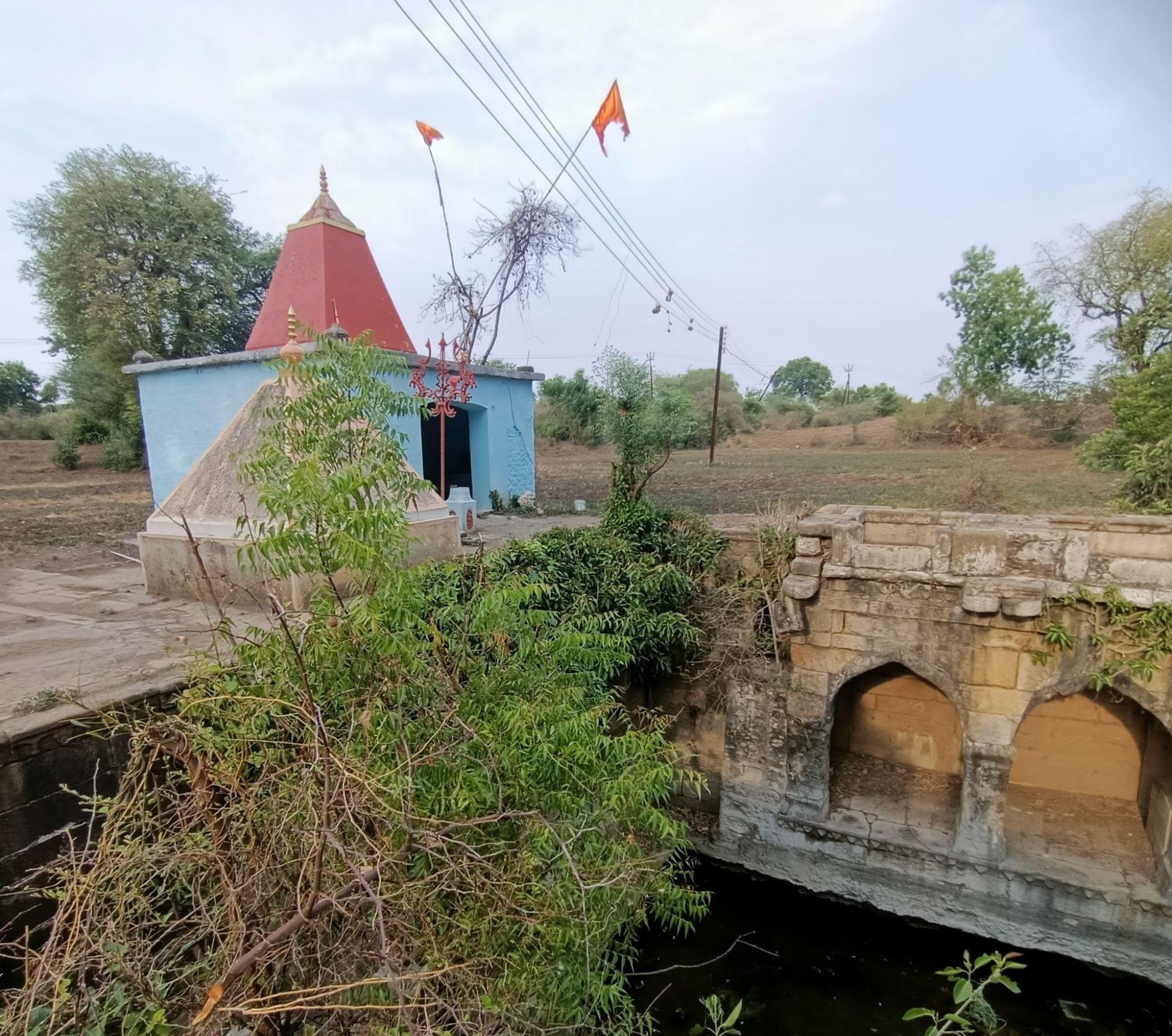 A mandir, situated near Mandal Shah Stepwell. (Source: CKA Archives)