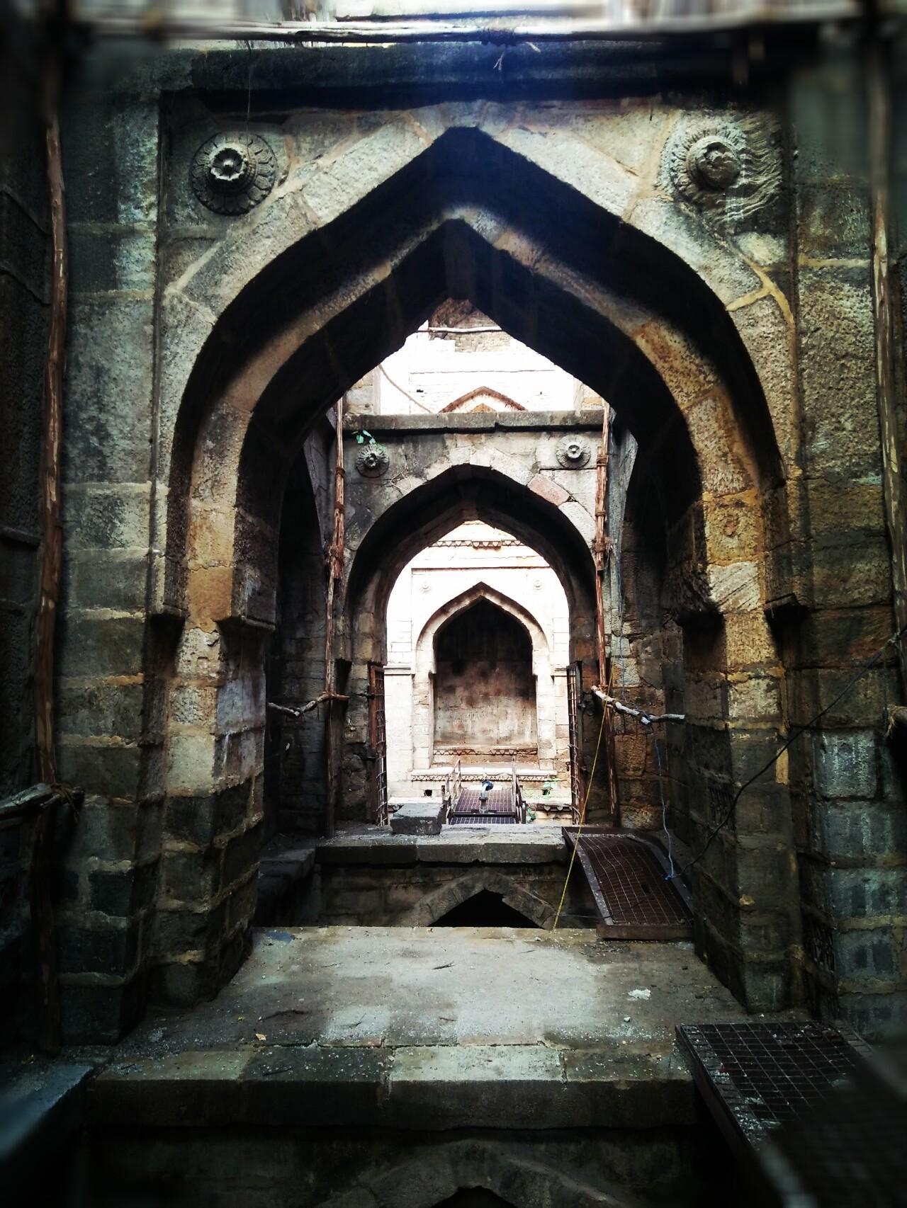 A view of Mahimapur Chi Vihir, Daryapur focusing on the intricate design of the arches. (Source: CKA Archives)