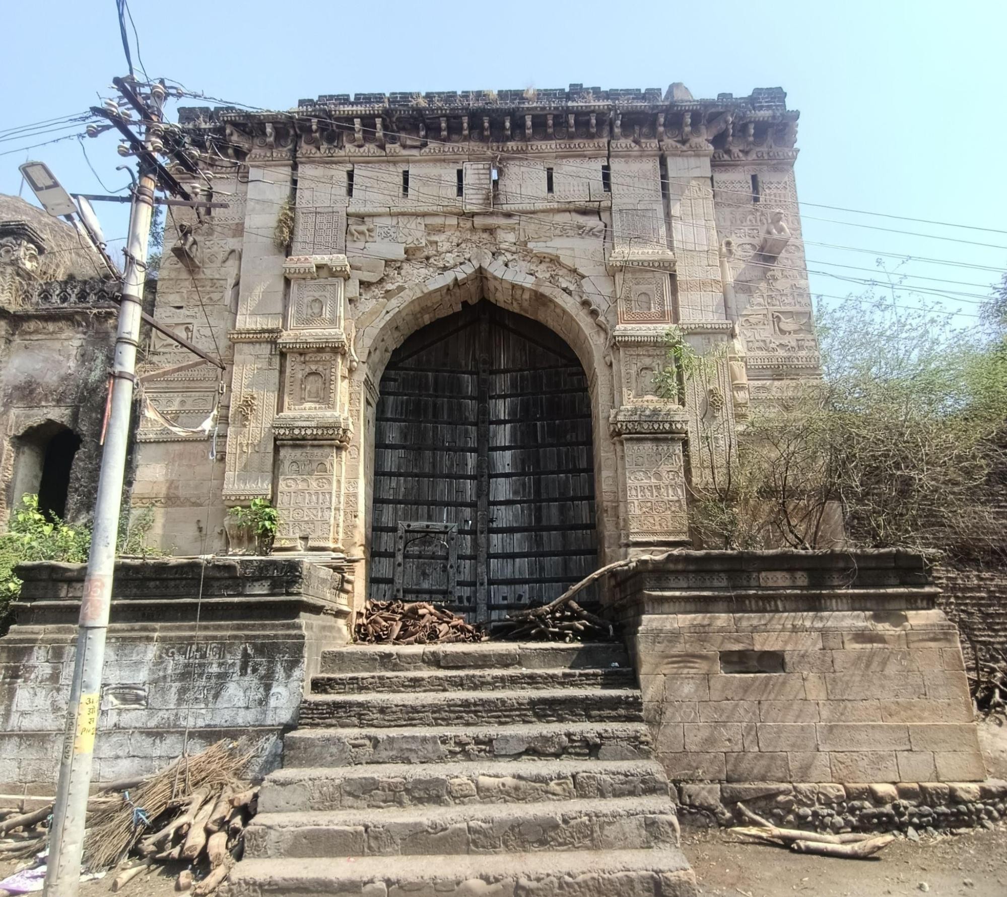 Arched doorways of Bebah Bagh decorated with intricate carvings demonstrate the site's Indo-Islamic architectural style. (Source: CKA Archives)