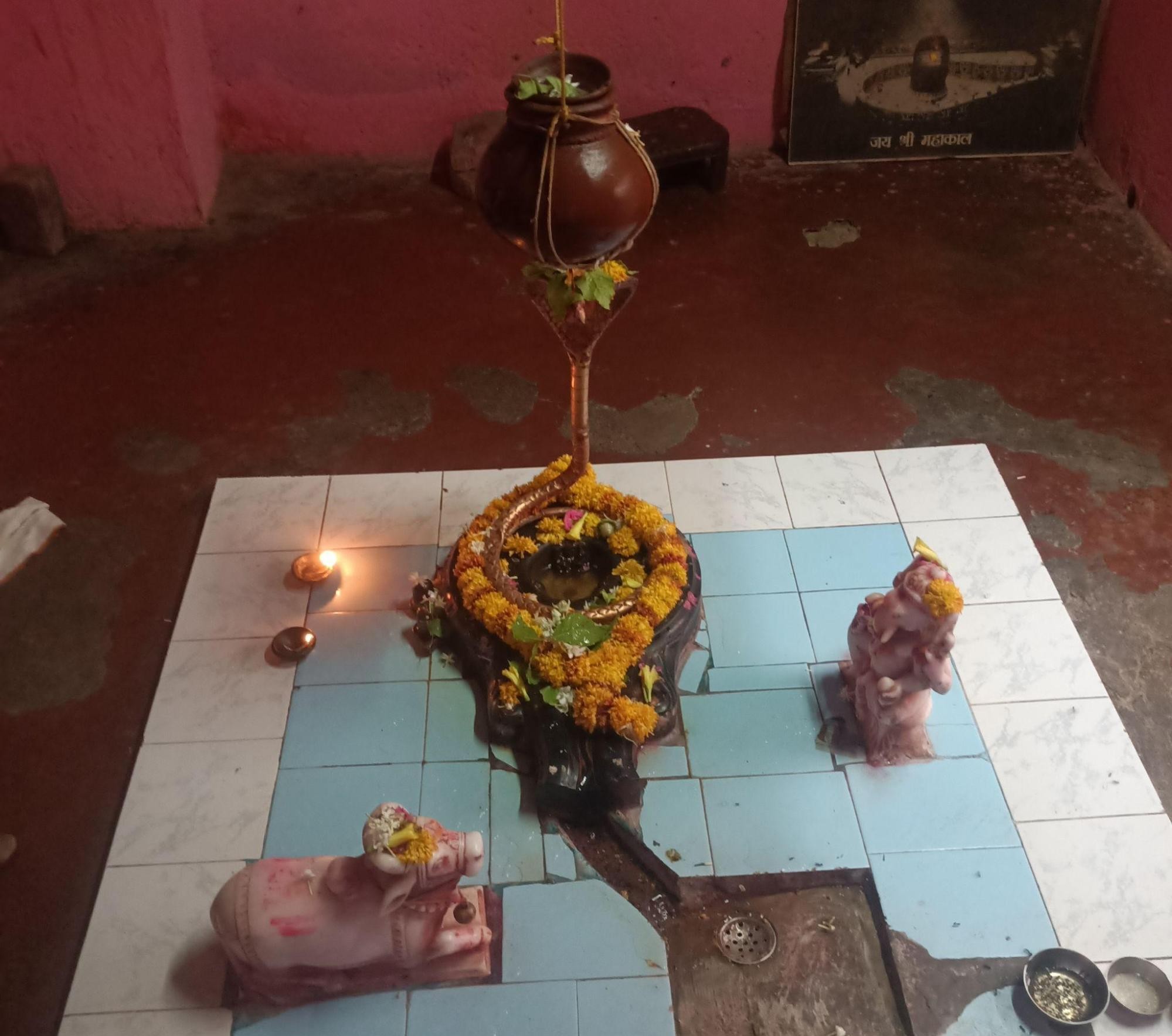 The defaced Shivling at the Trimbakeshwar Mandir, Bundelpura.(Source: CKA Archives)