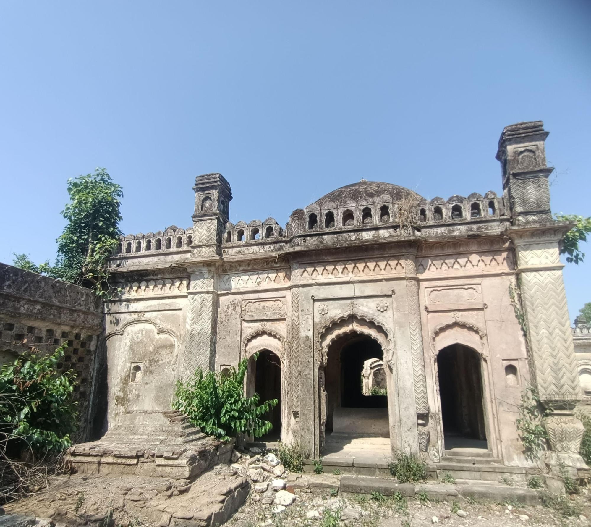 The grand exterior of Bebah Bagh, showcasing its architectural grandeur, juxtaposed with the surrounding neglect and deterioration. (Source: CKA Archives)