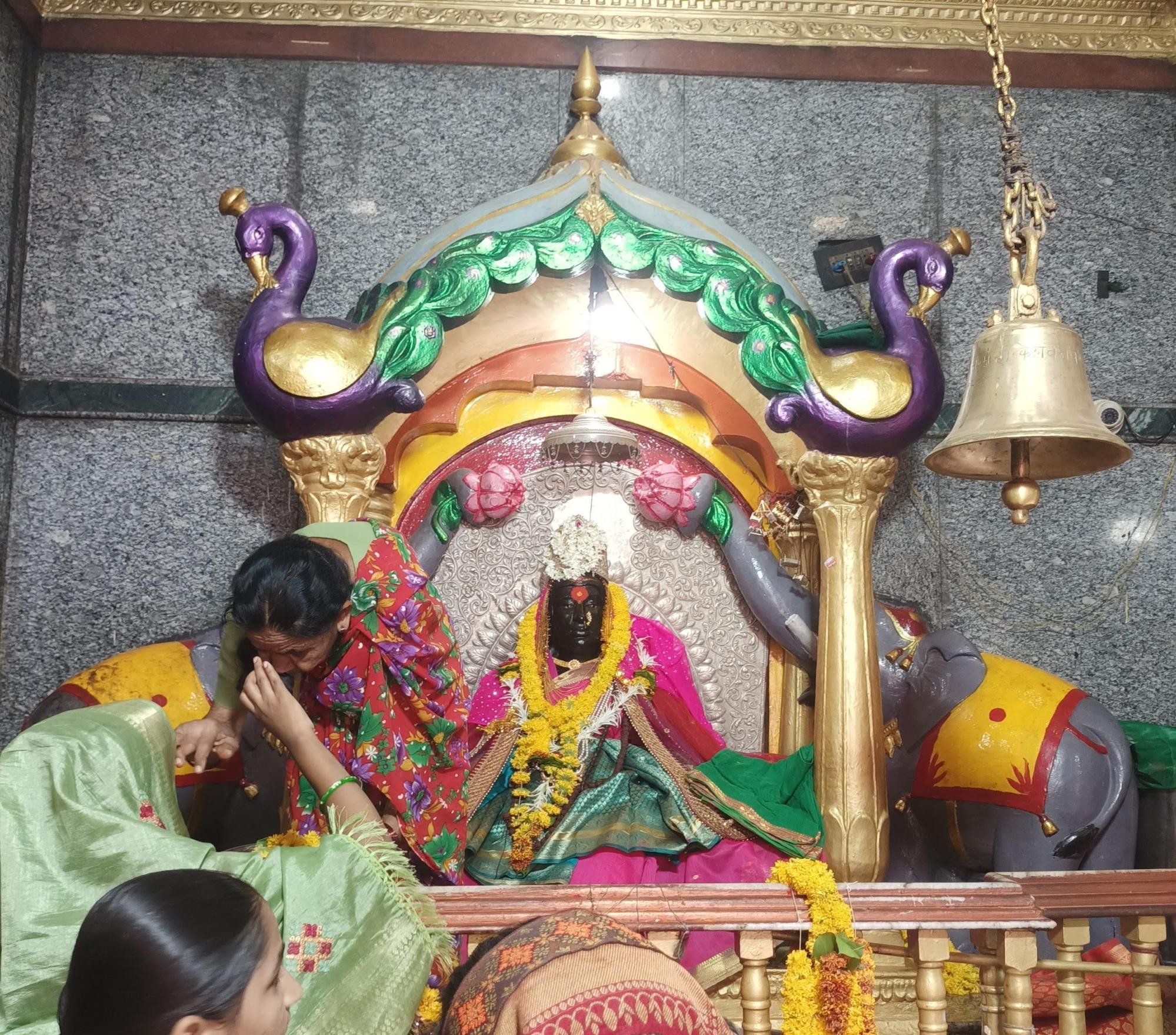 Women perform traditional rituals in the garbha griha (sanctum sanctorum) of Jagdamba Devi Mandir. (Source: CKA Archives)