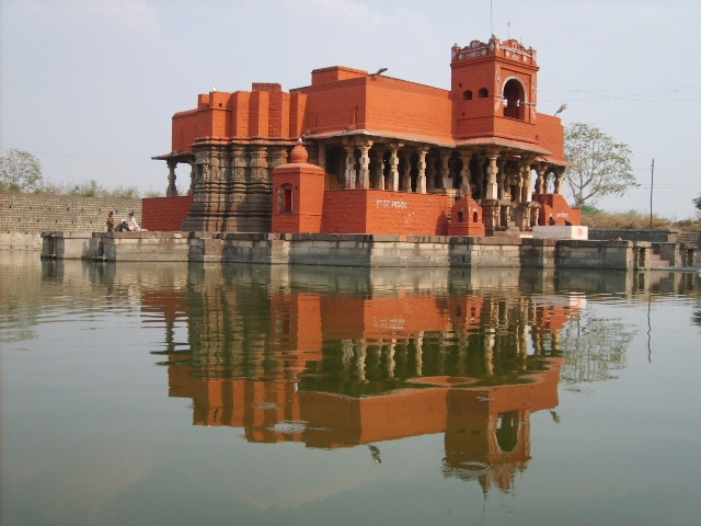 Exterior view of the Kankaleshwar Mandir, Beed city. Built in the Hemadpanthi style and originally constructed at the center of a water body, the mandir is among the oldest surviving religious structures in the region.[4]