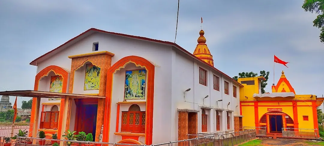 Exterior view of Bahirangeshwar Mandir, located in Bhandara city.[2]