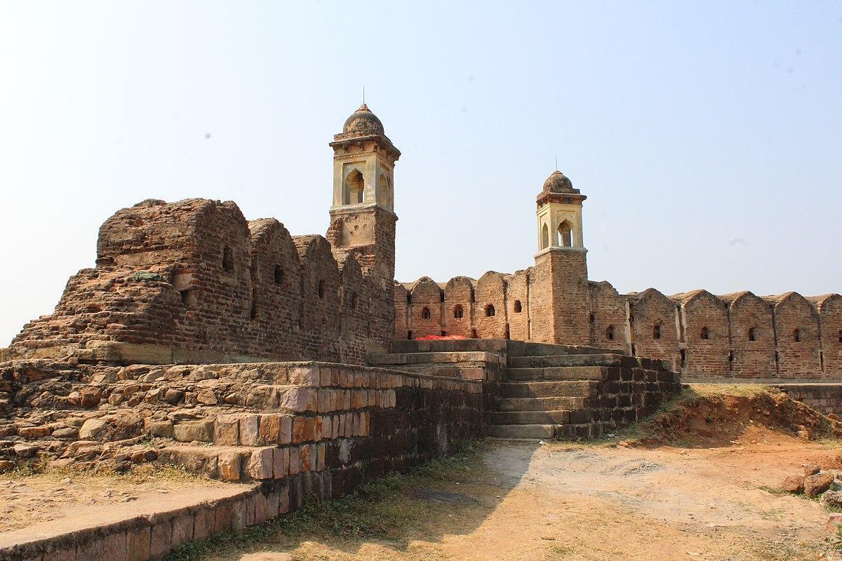 Remains of a turret and outer wall at Pauni Fort, western edge of Pauni town, Bhandara district.[7]