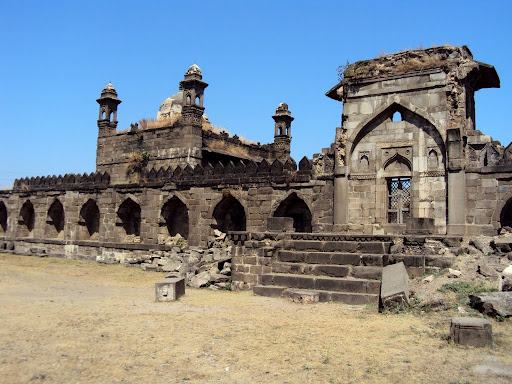 Ruins of the mosque at Rohinkhed, commissioned in 1582 by Khudavand Khan Mahdavi, a follower of Jamal Khan. Once noted for its sanctity and local prominence, the structure stands as a surviving marker of Rohinkhed’s brief political and religious significance during the late 16th century.