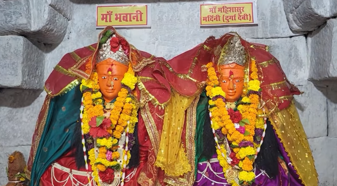Ma Bhavani and Ma Mahishasurmardini (Durga) inside the Garbagruha of the Mandir, notice the arrangements of rocks behind the murtis; this arrangement is typical of the Hemadpanthi style of architecture.