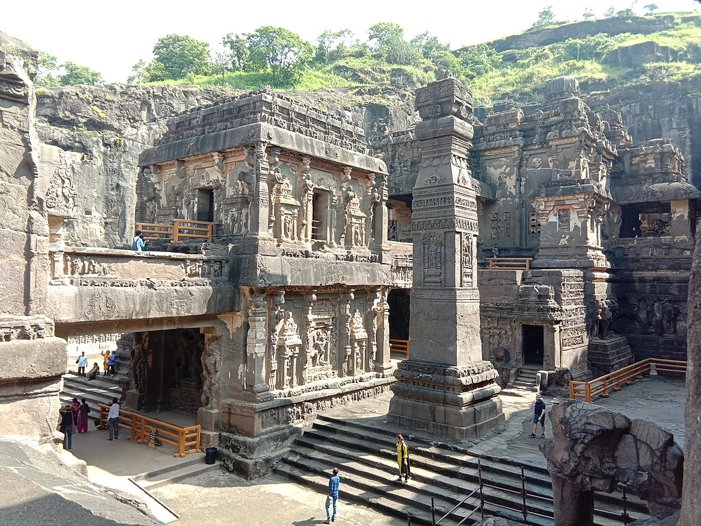 Ellora’s Hindu caves culminates in a monolithic Kailash Mandir (Cave 16) showcasing a fully carved freestanding shrine hewn from a single rock.[5]