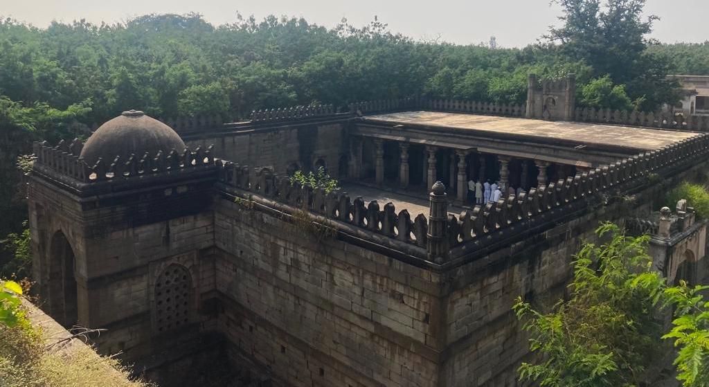 Jami Masjid inside Paranda Fort, featuring a 27-bayed prayer hall and a domed Hamam, reflecting Islamic architectural traditions. (Source: CKA Archives)