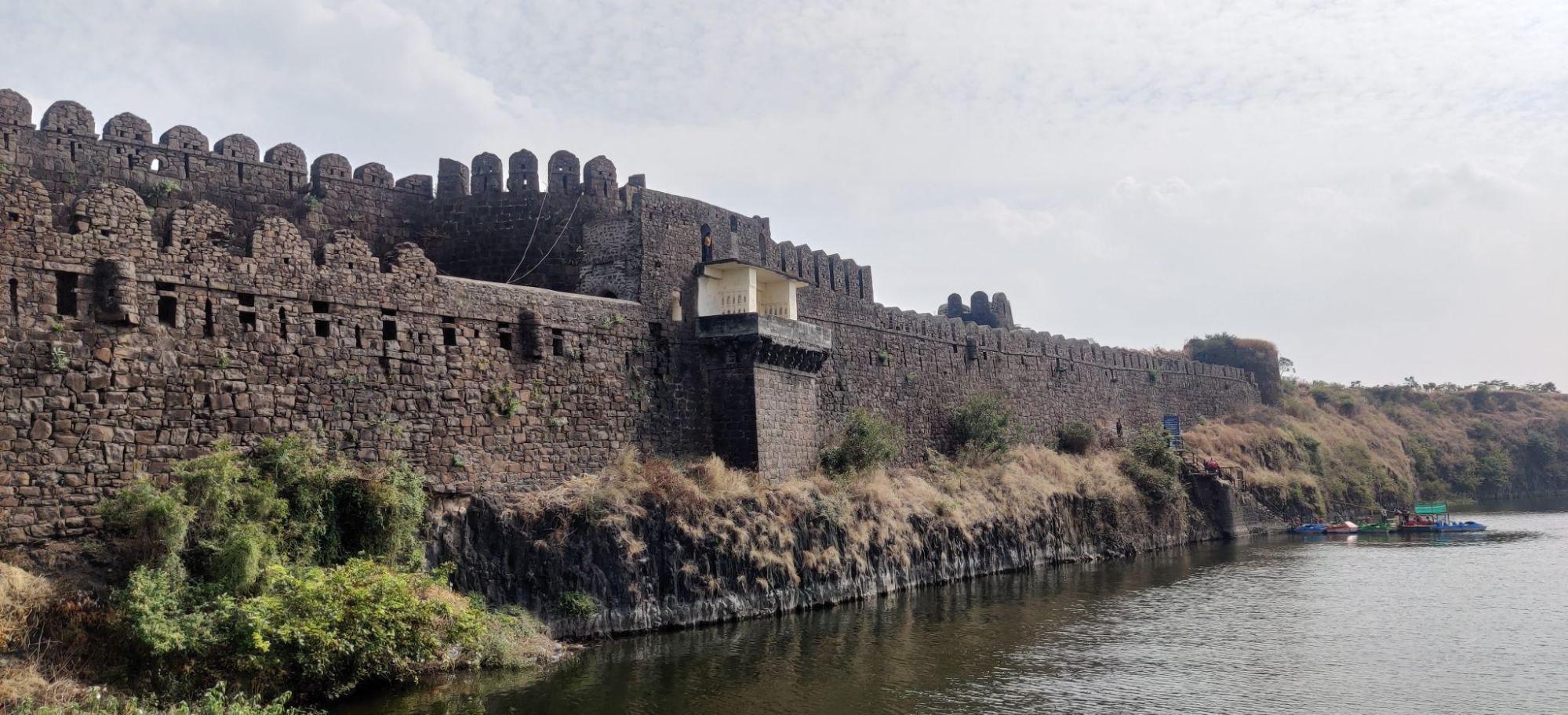 The outer walls of Naldurg Fort, showcasing its strong bastions and watchtowers, designed for defense and surveillance of the surrounding area. (Source: CKA Archives)