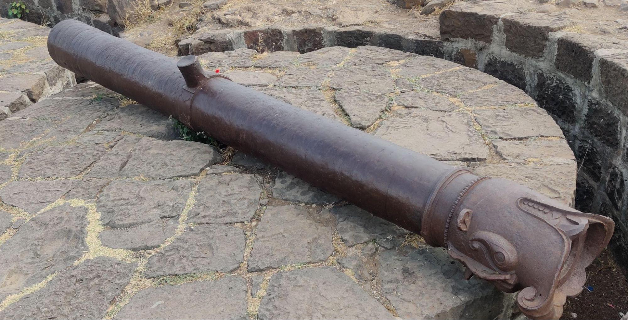 The unique design at the mouth of the tof, its presence emphasizing its strategic military function. (Source: CKA Archives)