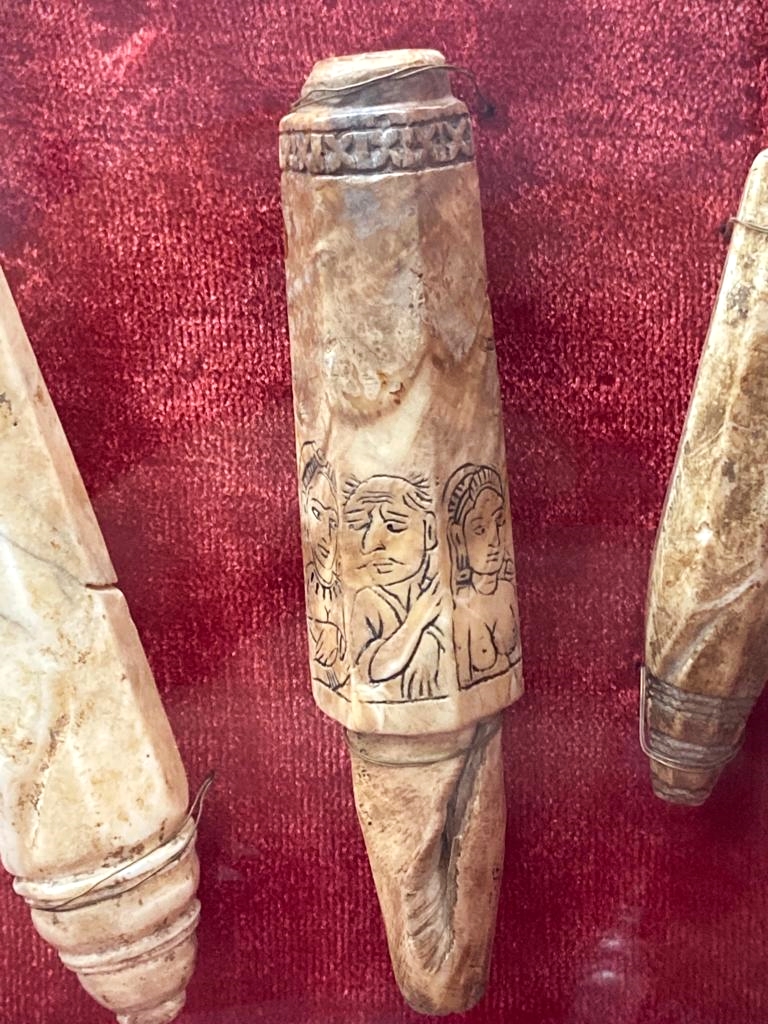 A broken mirror handle with intricate carvings is displayed at the Ramling Appa Lamture Museum, Ter, Dharashiv. (Source: CKA Archives)