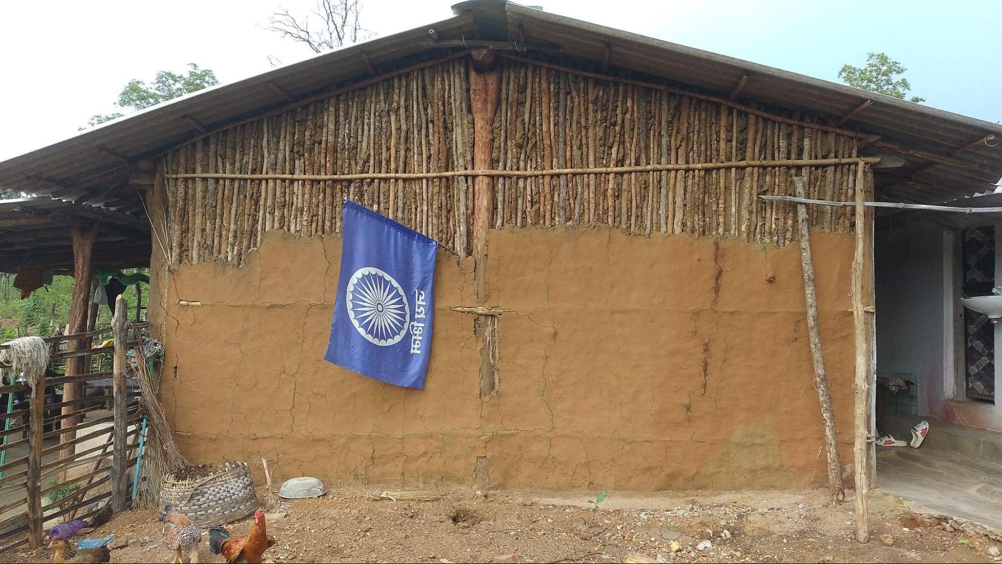 A residence situated in the Allapalli area of the Bhamragad taluka. Notice the traditional wooden poles that make up the walls of the house and the bamboo framework supporting a modern cement sheet roof. The use of these materials, in many ways, shows the influence of the local environment on the building traditions of many in the district. (Source: CKA Archives)