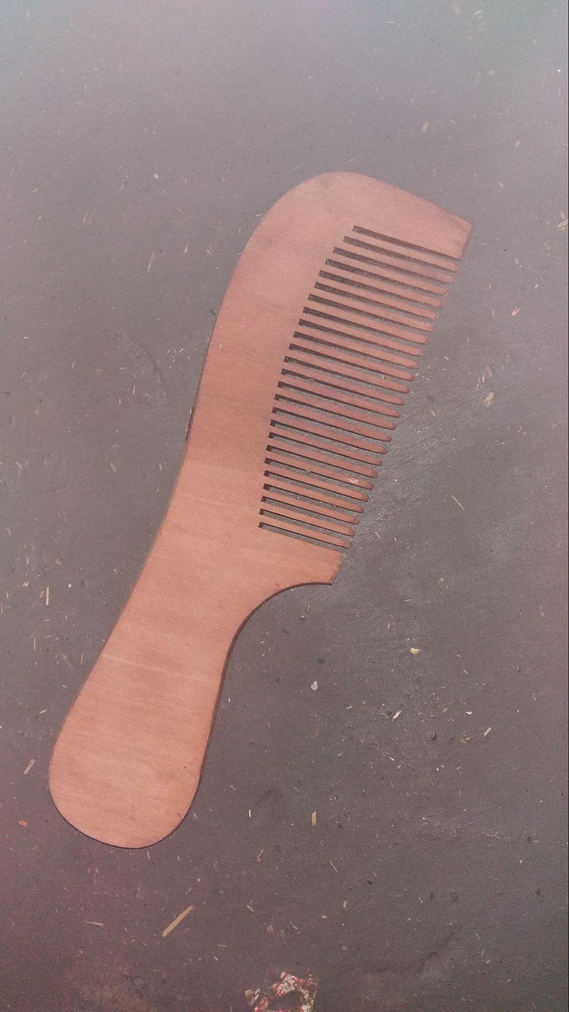 A Comb made from wood by the Madia Community in Gadchiroli. (Source: CKA Archives)