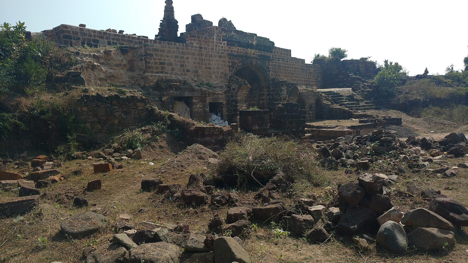 Vairagad Fort, Gadchiroli districtwhich is believed to have been fortified by the Mana dynasty between the 7th and 10th centuries CE. Interestingly, according to reports by the Archaeological Survey of India, the site was historically known asVajraorVajragadha, a name possibly derived from the presence of diamond mines in the area. The fort was successively held by theManaandGondrulers. Today, the remains ofmassive ramparts, up to20 ft. high, are still visible, although the structure has suffered from neglect.