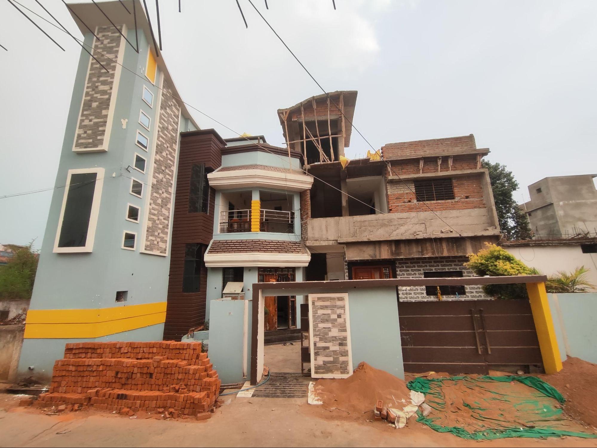 The window at the facade of the house which functions as a skylight, allowing natural light to enter. (Source: CKA Archives)