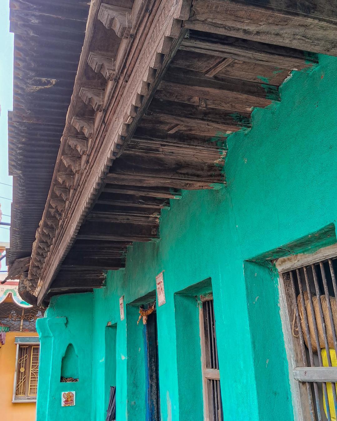 Here, the roof of the house has been extended outward to ensure the veranda’s protection during the monsoon season. (Source: CKA Archives)