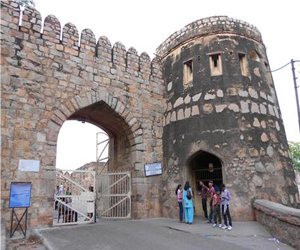 Main entrance of Parola Fort in Jalgaon, showcasing 16th-century military architecture built with stone and mortar, where a drawbridge and towers once stood.[3]