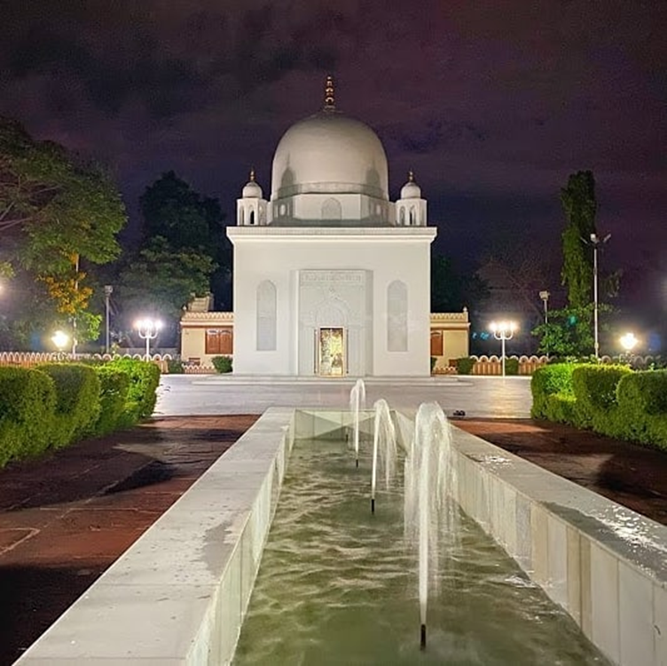 A view of the Mazar-E-Maulai Noorudin Saheb in Dongagon[1]