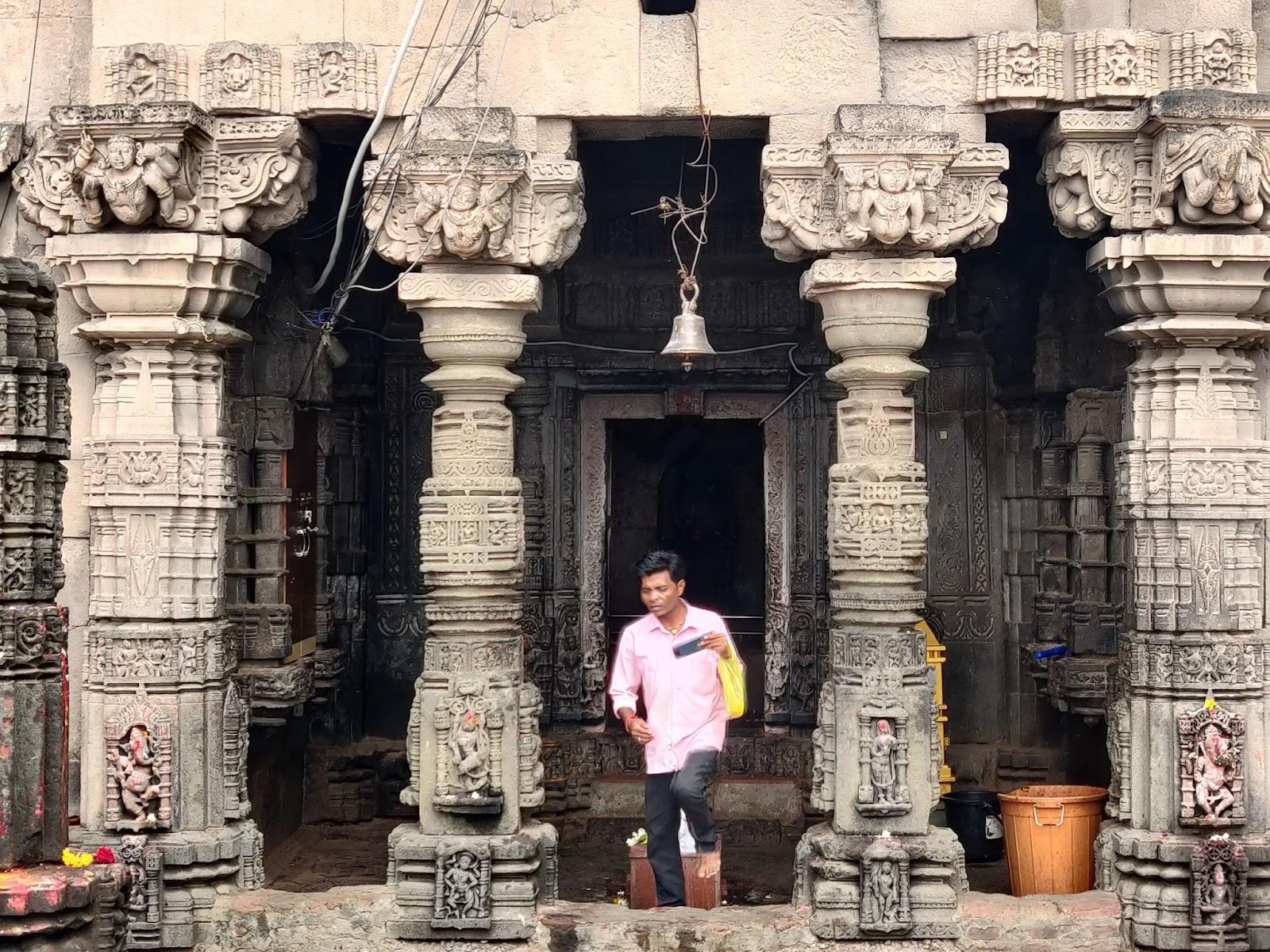 The intricately carved pillars of the Mandir (Sources: CKA Archives)