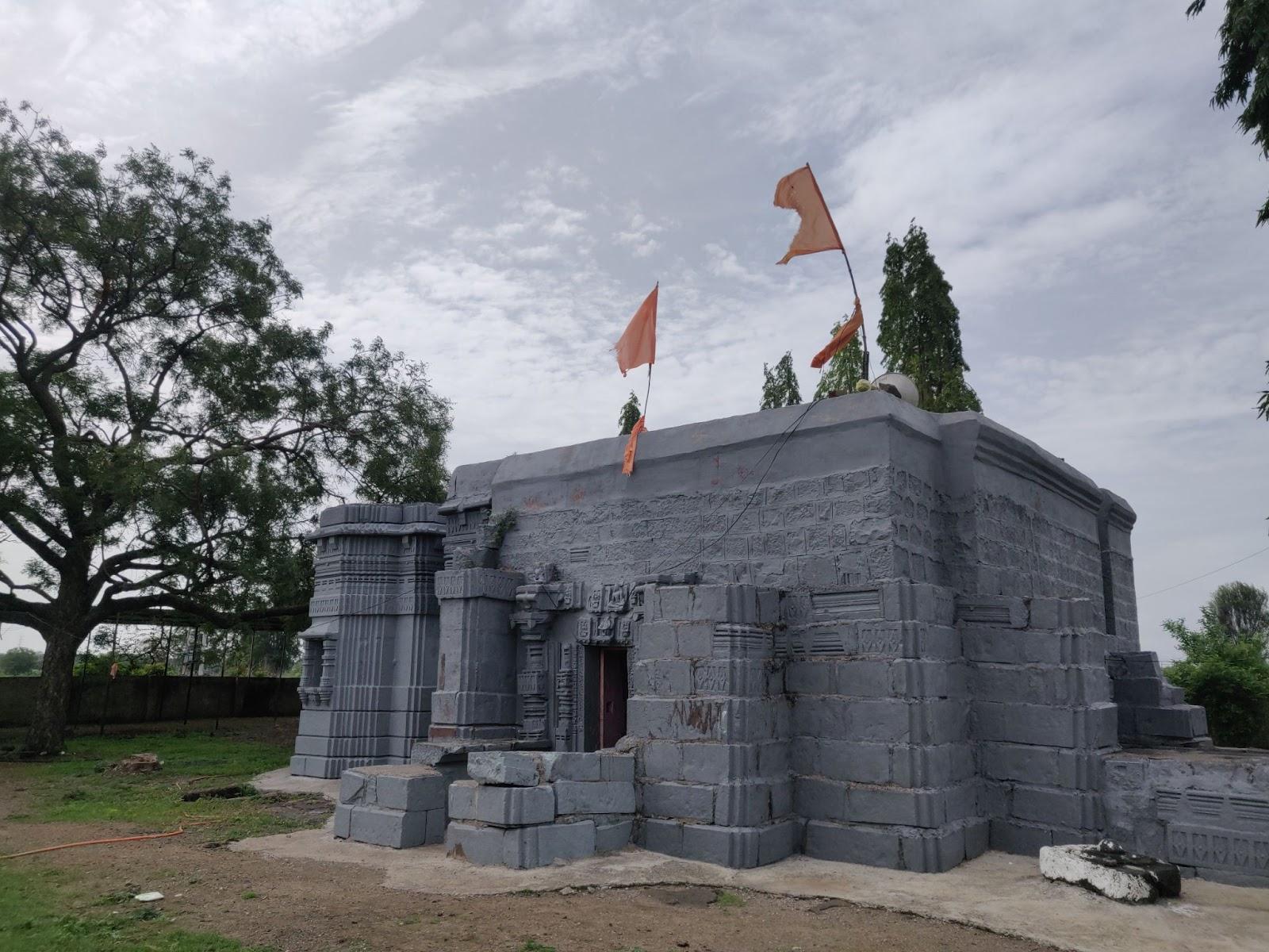 A view of the Hemadpanthi-style Kholeshwar Mandir in Bhokardan taluka of Jalna district.The Mandir, built in the 13th century CE during the Yadava period, features finely cut stone masonry characteristic of the Hemadpanthi architectural tradition (Source: CKA Archives)