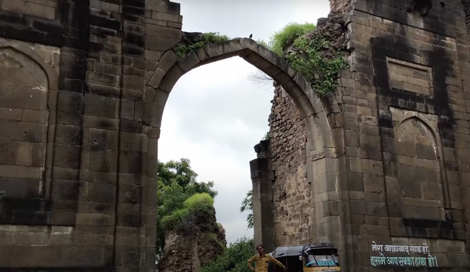 Dilapidated entrance to Jaffrabad Fort.The site once served as a jagir under Aurangzeb’s reign and was an important administrative and military post.