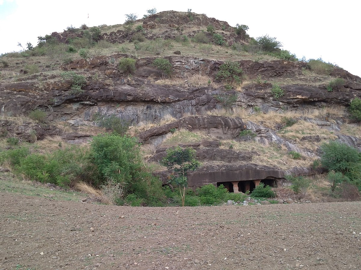 Rock-cut caves at Rohillagadh, Jalna district.Believed to date to the Satavahana period, these caves reflect early rock-cut architectural traditions and suggest the site’s strategic or religious importance in the region.
