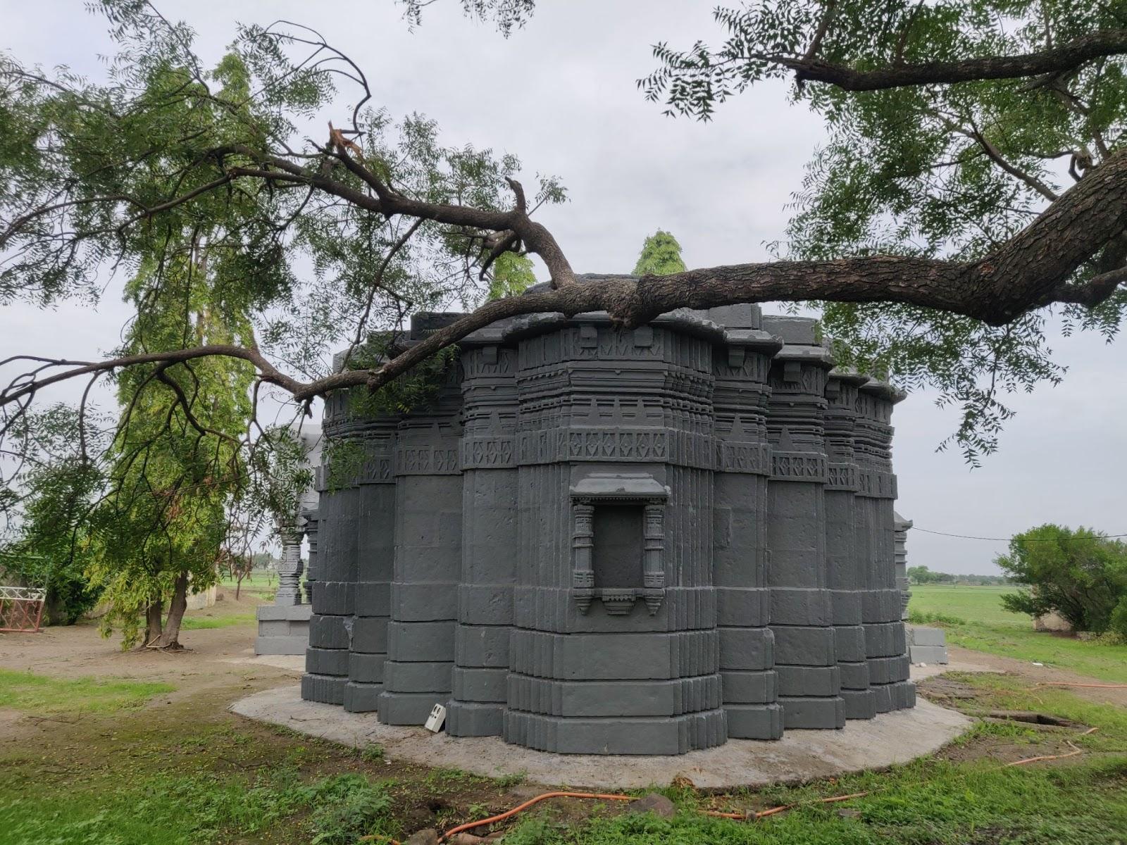 Star-shaped layout of the Kholeshwar Mandir.The multi-angled, stellate plan seen here is a hallmark of late Yadava-era temple architecture and a defining element of the Hemadpanthi style.(Source: CKA Archives)