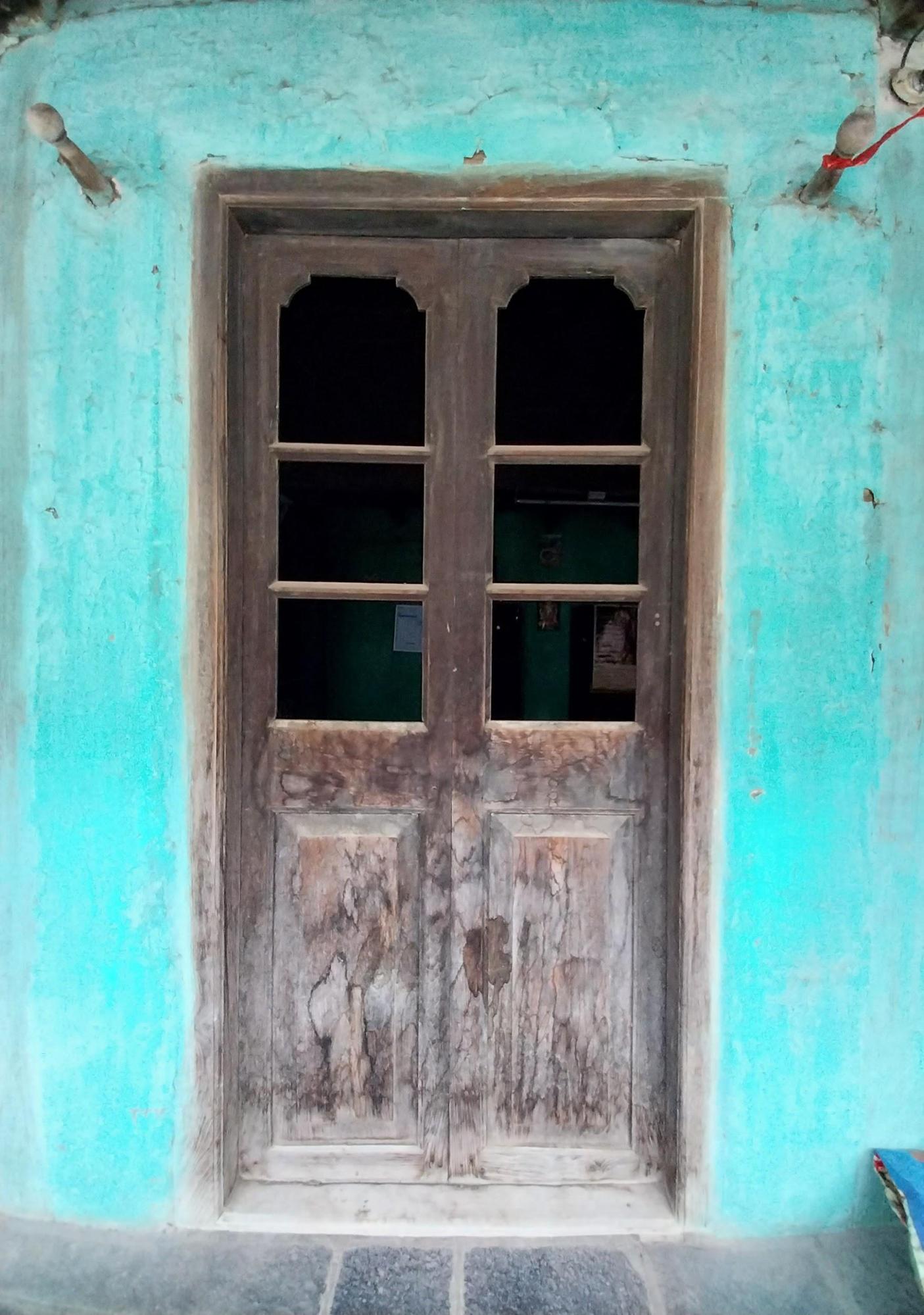 The first floor has a door leading to the balcony, with frames that are without glass. (Source: CKA Archives)