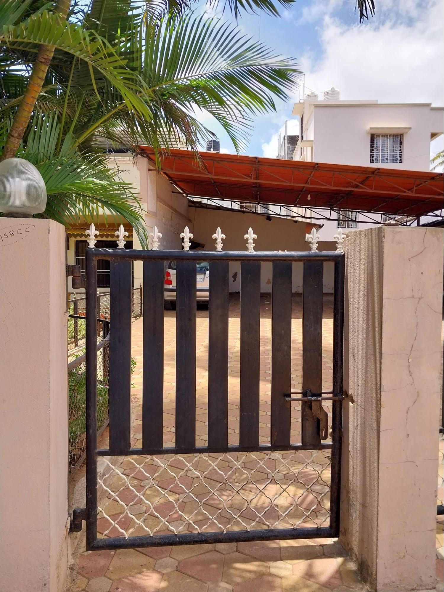 The gate at the entrance of the residence is made up of iron. It has decorative elements at the top, which add both visual appeal and create a functional boundary marking. (Source: CKA Archives)