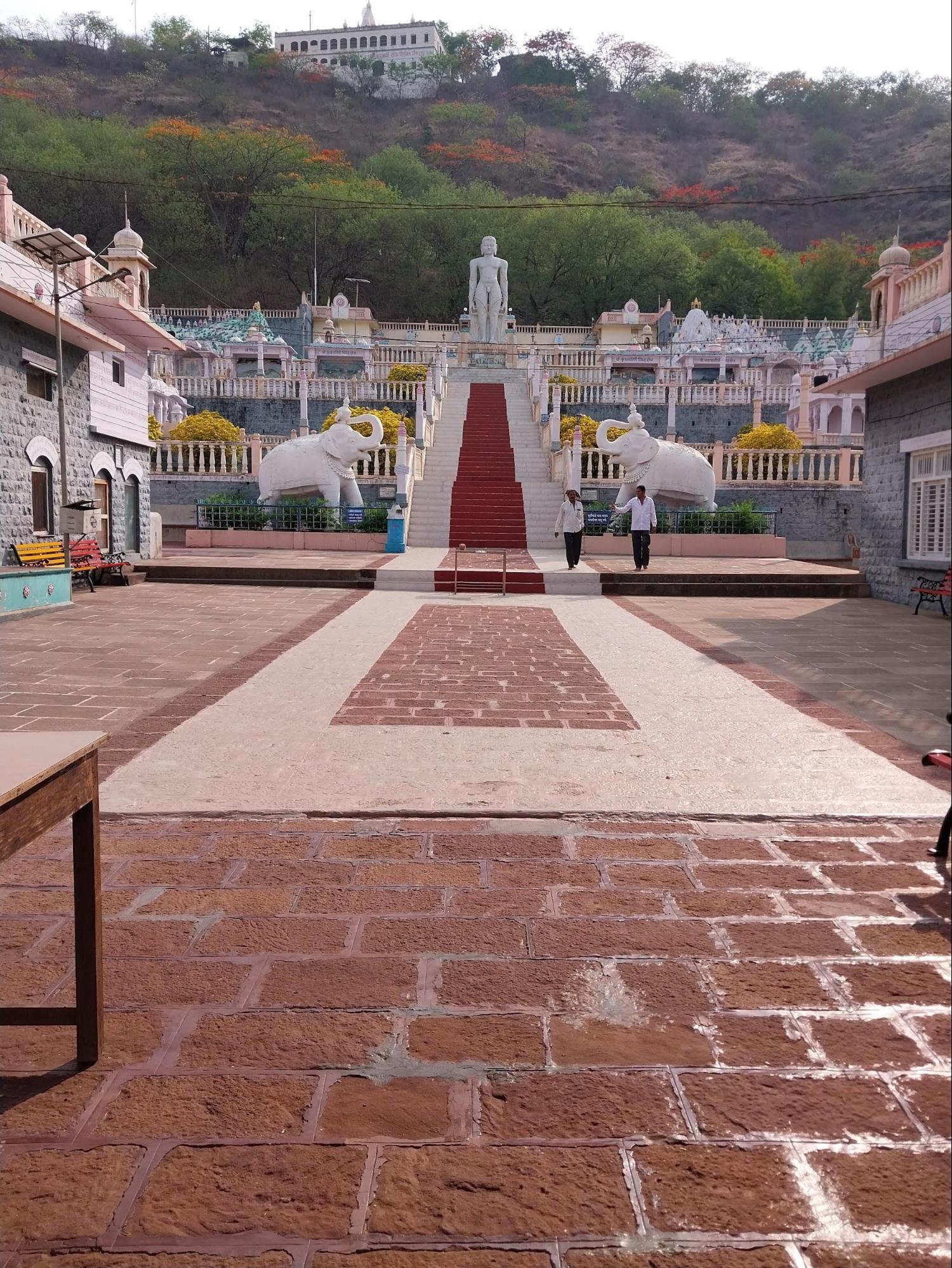 28-foot statue of Bahubali Maharaj at Bahubali Kshetra, Kolhapur district. (Source: CKA Archives)