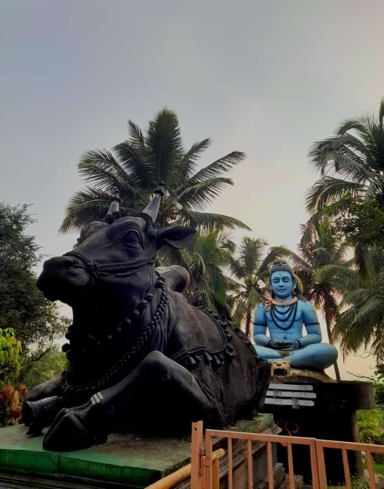 A towering 42-foot statue of Bhagwan Shiv marks the entrance to the Siddhagiri Math.  (Source: CKA Archives)