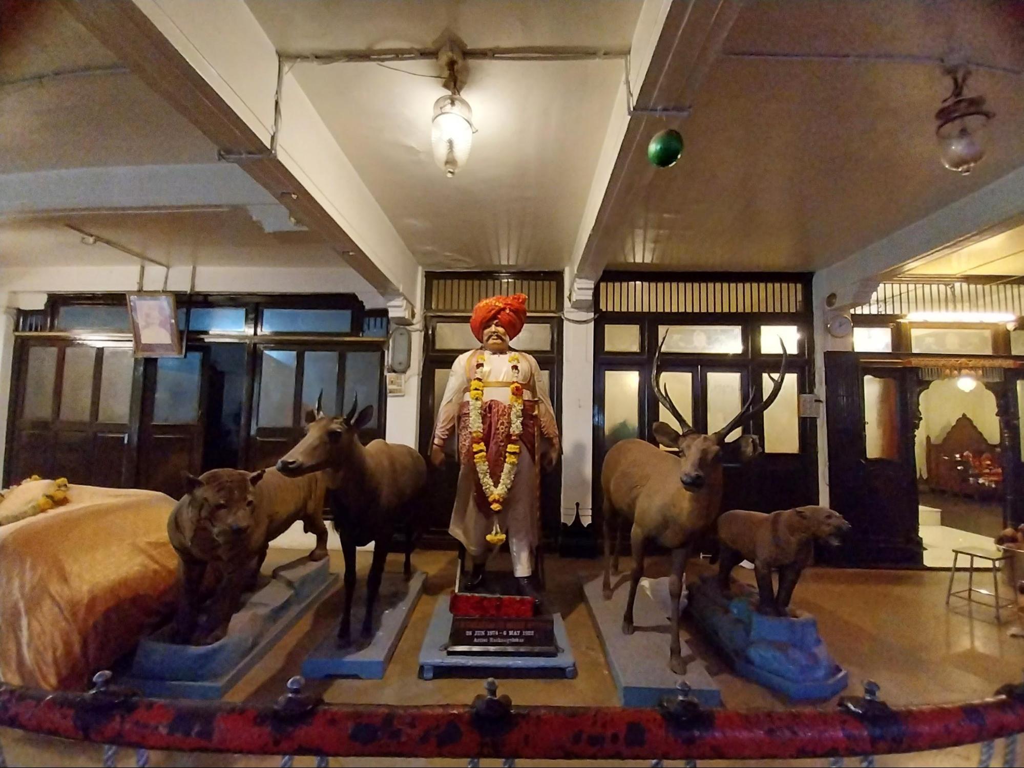 Statue of Chhatrapati Shahu Maharaj inside Bhavani Mandap. (Source: CKA Archives)