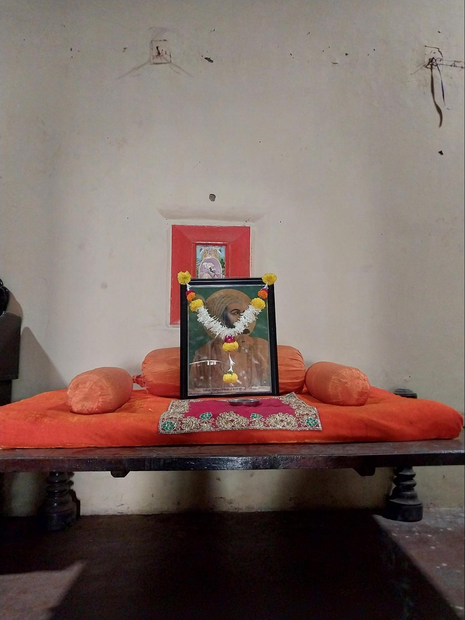 तख्त (Takht) of Chhatrapati  Shivaji Maharaj at Shirol, Kolhapur.(Source: CKA Archives)