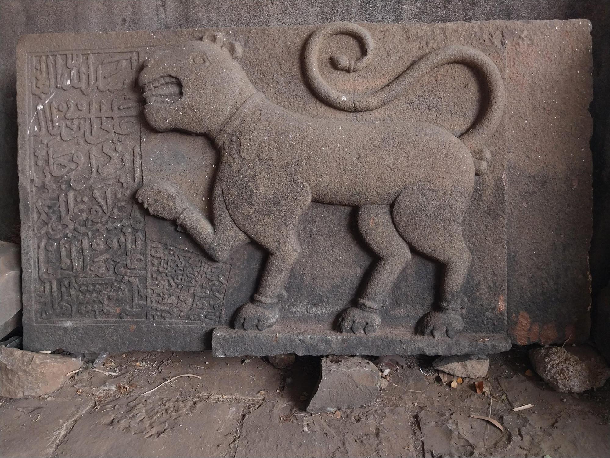There are many unique Stone Inscriptions found at Panhala that are housed here. This inscription features an intricately carved animal figure, reflecting the symbolic and artistic expressions found in Panhala’s historical record. (Source: CKA Archives)